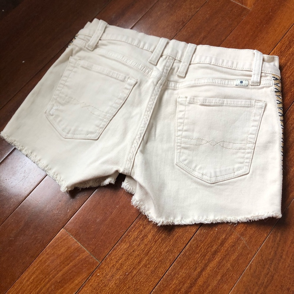 Shorts - Picture 2 of 3
